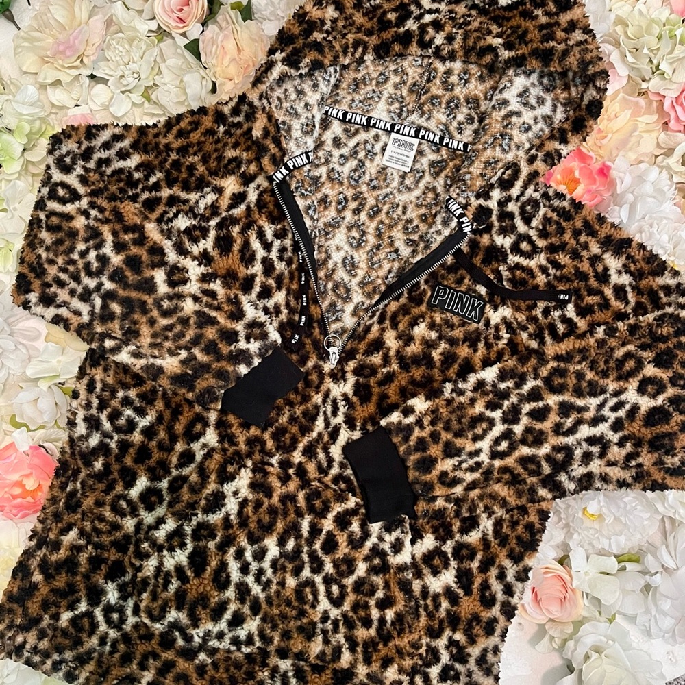 Victoria’s Secret PINK Animal Print Fleece Half-Zip Pullover! 🐆 ✨